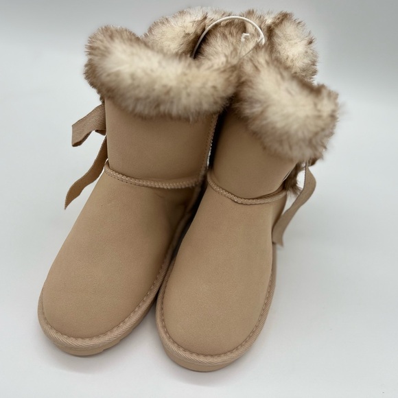 NWT K KomForme Kid's Boots Warm Fur Lined With Ribbon Tan Winter size 2 - Picture 2 of 6